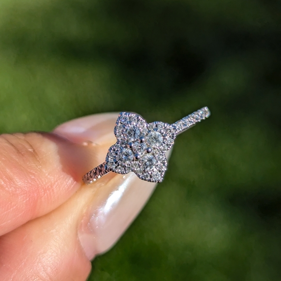 14K Solid White Gold Diamond Clover Flower Ring - Picture 5 of 12